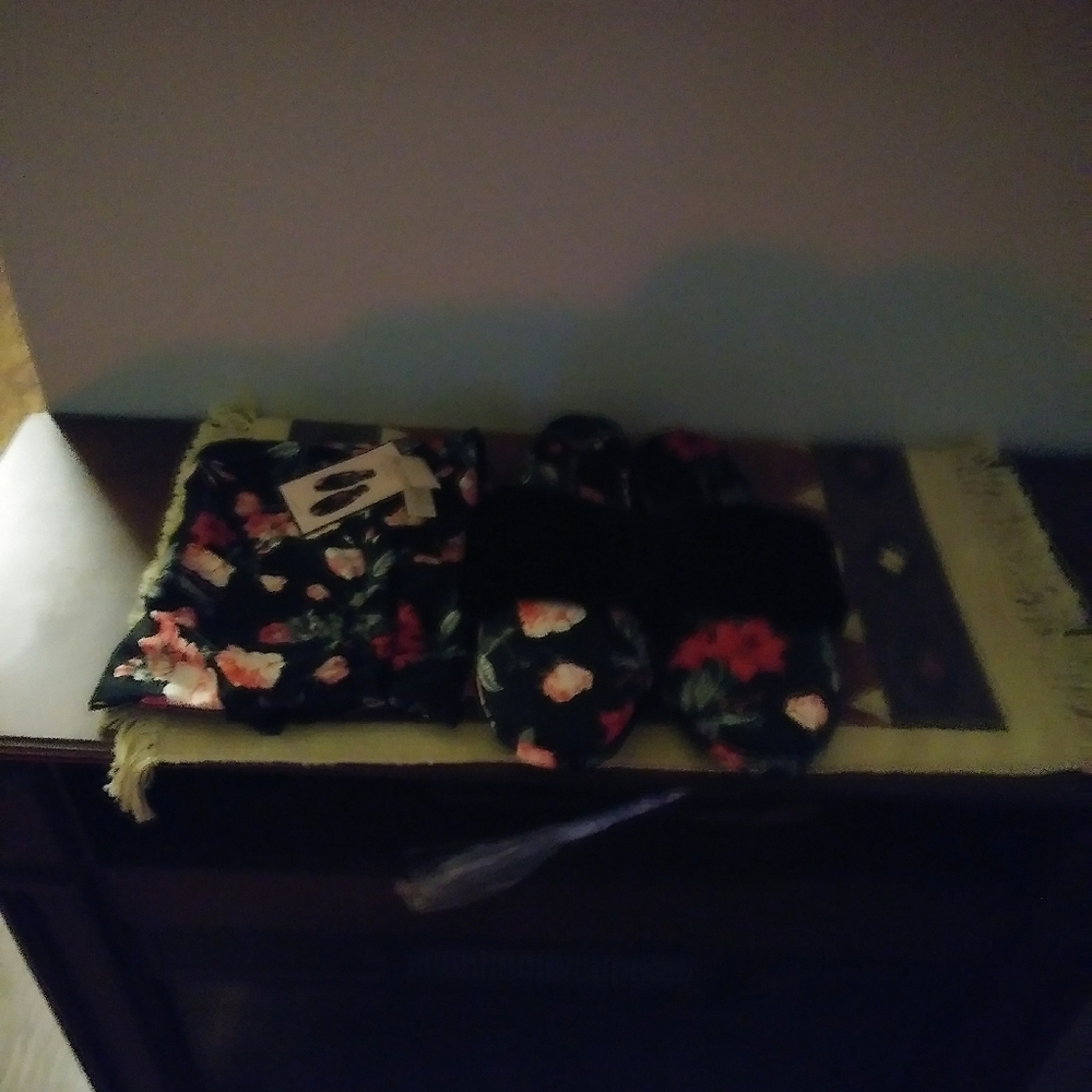 Victoria secret slipper new